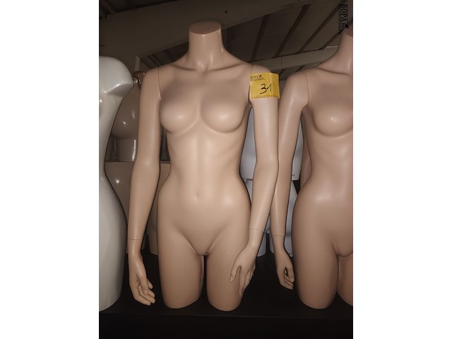 Lot 31 - huidskleur half body vrouw. 2 stuks - afbeelding 2 van  3