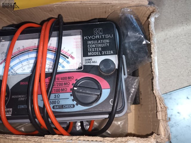 Lot 31 - isolatie weerstandmeter kyoritsu - afbeelding 2 van  3
