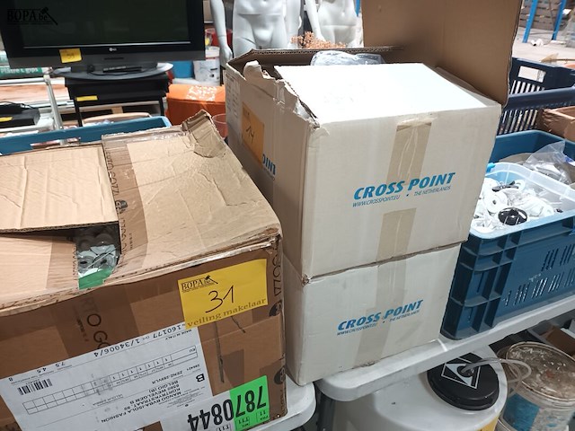 Lot 31 - kledij beveiliging - afbeelding 1 van  6