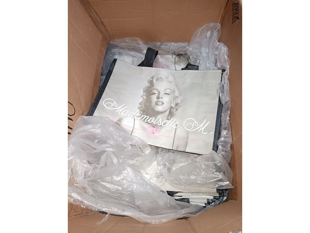 Lot 31 - kledij beveiliging - afbeelding 6 van  6