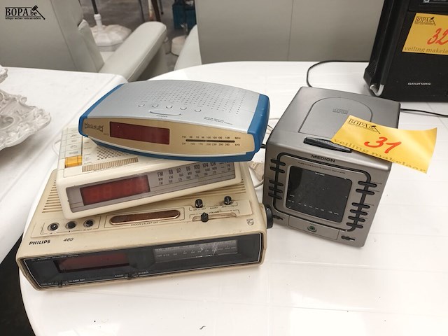 Lot 31 - klokradio's - 4 stuks - afbeelding 1 van  4