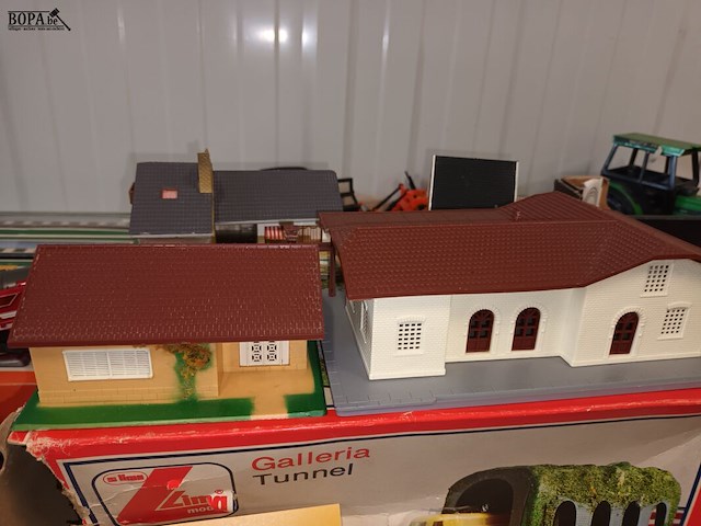 Lot 31 - lima galleria tunnel en huisjes - afbeelding 2 van  4