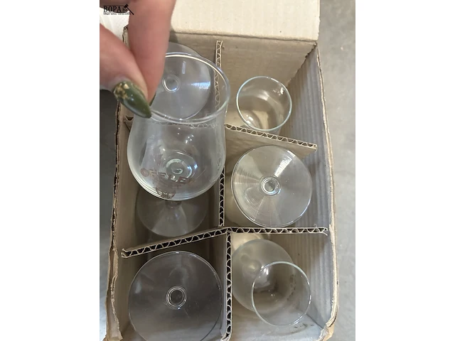 Lot 31 - lot bierglazen en portoglazen - afbeelding 6 van  8