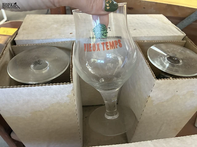 Lot 31 - lot bierglazen en portoglazen - afbeelding 8 van  8