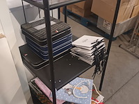 Lot 31 - metalen etagère - afbeelding 3 van  3