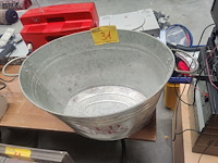 Lot 31 - metalen ijsemmer - afbeelding 2 van  2