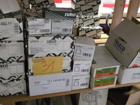 Lot 31 - niko schakelaars,afdekplaatjes…. - afbeelding 1 van  5