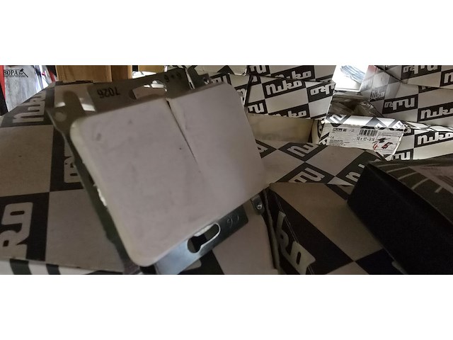 Lot 31 - niko schakelaars,afdekplaatjes…. - afbeelding 4 van  5