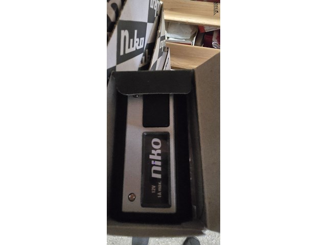 Lot 31 - niko schakelaars,afdekplaatjes…. - afbeelding 5 van  5