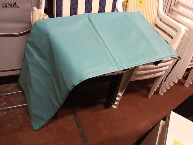 Lot 31 - opvouwbare strandmat. 2 stuks - afbeelding 2 van  5
