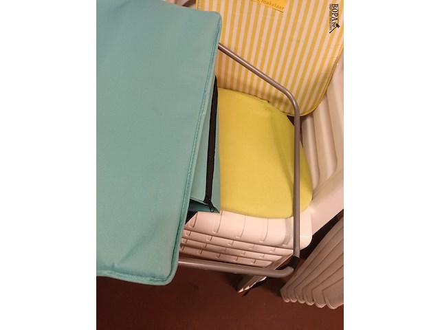 Lot 31 - opvouwbare strandmat. 2 stuks - afbeelding 3 van  5