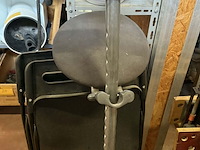 Lot 31 - plooistoelen en 1 hoog model 1m verstelbaar - afbeelding 1 van  3
