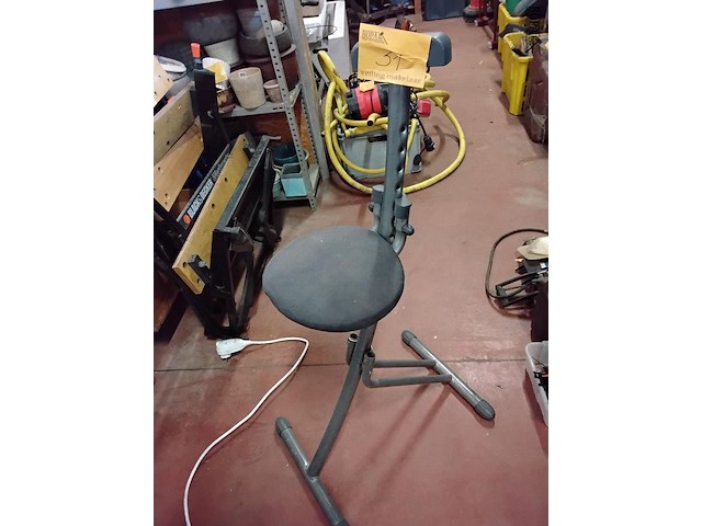 Lot 31 - plooistoelen en 1 hoog model 1m verstelbaar - afbeelding 2 van  3