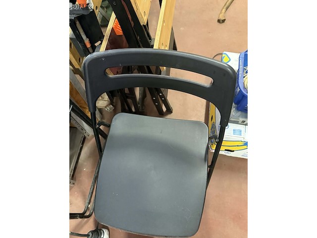 Lot 31 - plooistoelen en 1 hoog model 1m verstelbaar - afbeelding 3 van  3