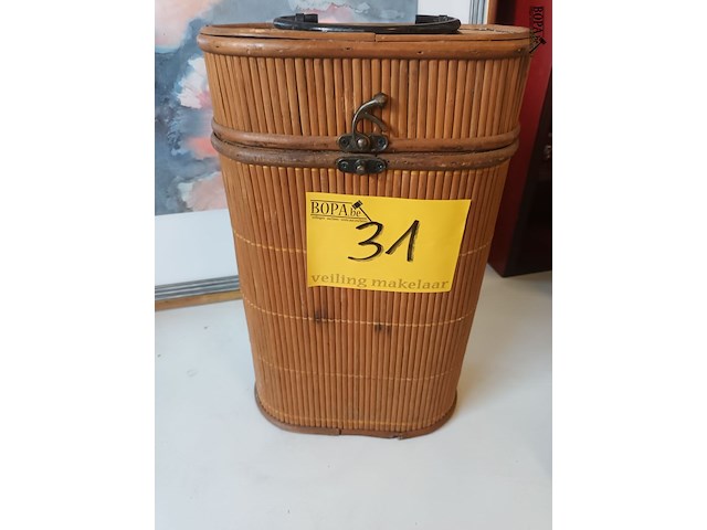 Lot 31 - rotan flessenkoffer - afbeelding 1 van  5