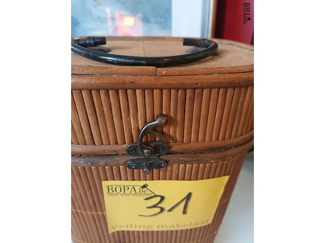 Lot 31 - rotan flessenkoffer - afbeelding 2 van  5