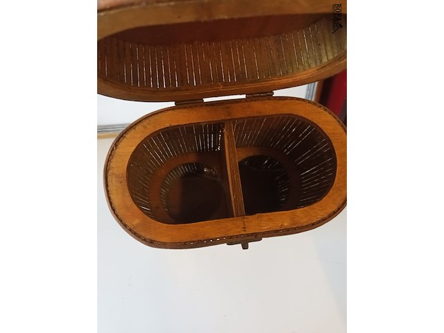 Lot 31 - rotan flessenkoffer - afbeelding 3 van  5