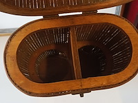 Lot 31 - rotan flessenkoffer - afbeelding 3 van  5