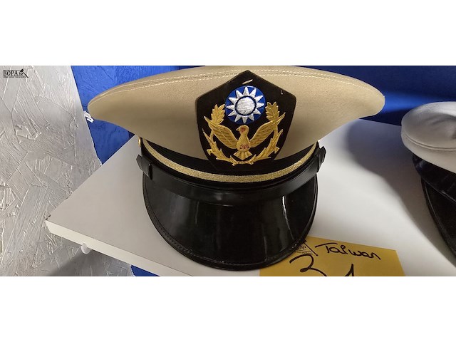 Lot 31 - taiwan 1 kepie - afbeelding 1 van  2