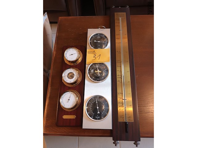 Lot 31 - thermometer en barometers - afbeelding 1 van  4