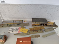 Lot 31 - treinplatformpakket faller - afbeelding 1 van  8