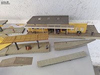 Lot 31 - treinplatformpakket faller - afbeelding 3 van  8
