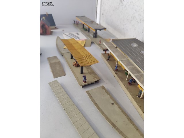 Lot 31 - treinplatformpakket faller - afbeelding 5 van  8