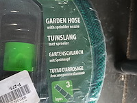 Lot 31 - tuinslang met sproeier - afbeelding 2 van  3