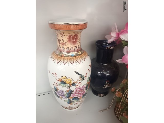 Lot 31 - vazen en bloempotten. 8 stuks - afbeelding 2 van  6