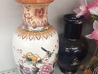Lot 31 - vazen en bloempotten. 8 stuks - afbeelding 2 van  6
