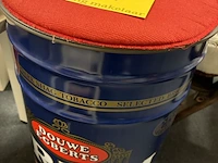 Lot 31 - vintage douwe egberts drum shag blik