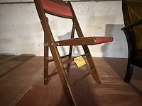 Lot 31 - vintage klapstoel rode skai zitting - afbeelding 2 van  3