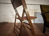 Lot 31 - vintage klapstoel rode skai zitting - afbeelding 3 van  3