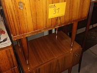 Lot 31 - vintage nachtkastjes. 2 stuks - afbeelding 1 van  3