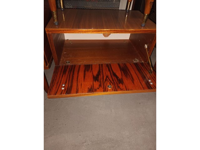 Lot 31 - vintage nachtkastjes. 2 stuks - afbeelding 3 van  3