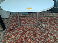 Lot 31 - vintage witte keukentafel met metalen onderstel -scanidnavis
