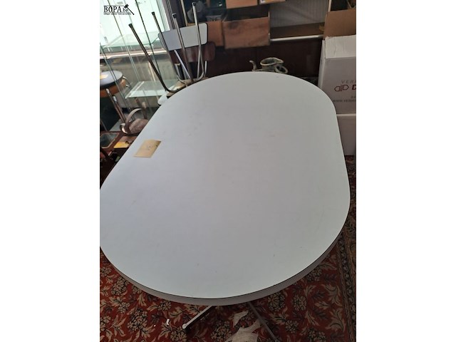 Lot 31 - vintage witte keukentafel met metalen onderstel -scanidnavis - afbeelding 2 van  3