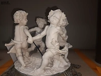 Lot 310 - beeldengroep op bronsvoet - afbeelding 2 van  5
