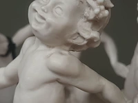 Lot 310 - beeldengroep op bronsvoet - afbeelding 5 van  5