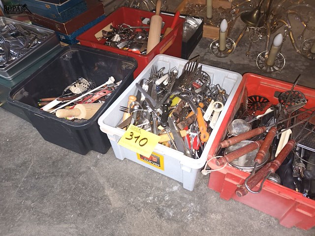 Lot 310 - groot lot bestek - afbeelding 1 van  5