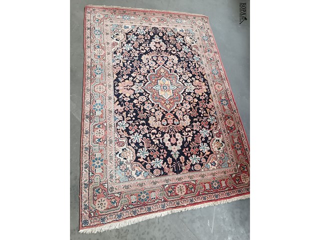 Lot 310 - handgeknoopt perzisch tapijt - afbeelding 2 van  5