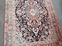 Lot 310 - handgeknoopt perzisch tapijt - afbeelding 2 van  5