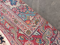 Lot 310 - handgeknoopt perzisch tapijt - afbeelding 4 van  5