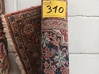 Lot 310 - handgeknoopt perzisch tapijt - afbeelding 5 van  5