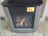 Lot 310 - kachel op aardgas - afbeelding 1 van  2