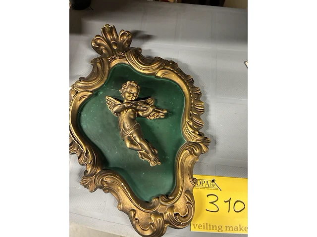 Lot 310 - vintage wanddecoratie in kalk - engel - afbeelding 1 van  1