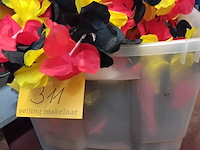 Lot 311 - box verkleedkledij thema belgië - afbeelding 1 van  2