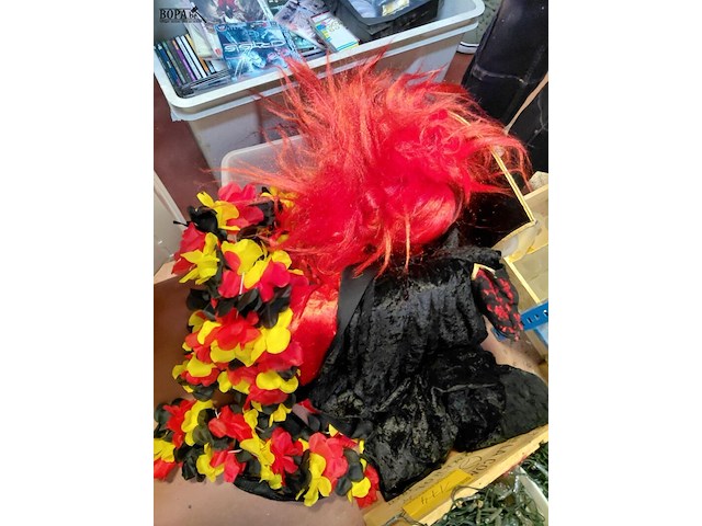 Lot 311 - box verkleedkledij thema belgië - afbeelding 2 van  2