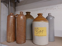 Lot 311 - vintage aardewerk kruiken, 5 stuks - afbeelding 1 van  3