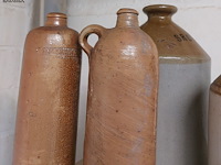 Lot 311 - vintage aardewerk kruiken, 5 stuks - afbeelding 2 van  3